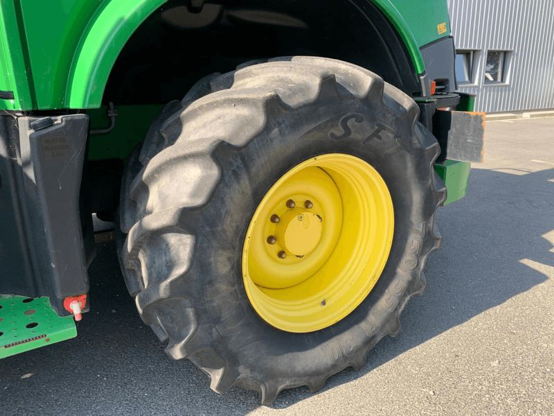 John Deere 8600