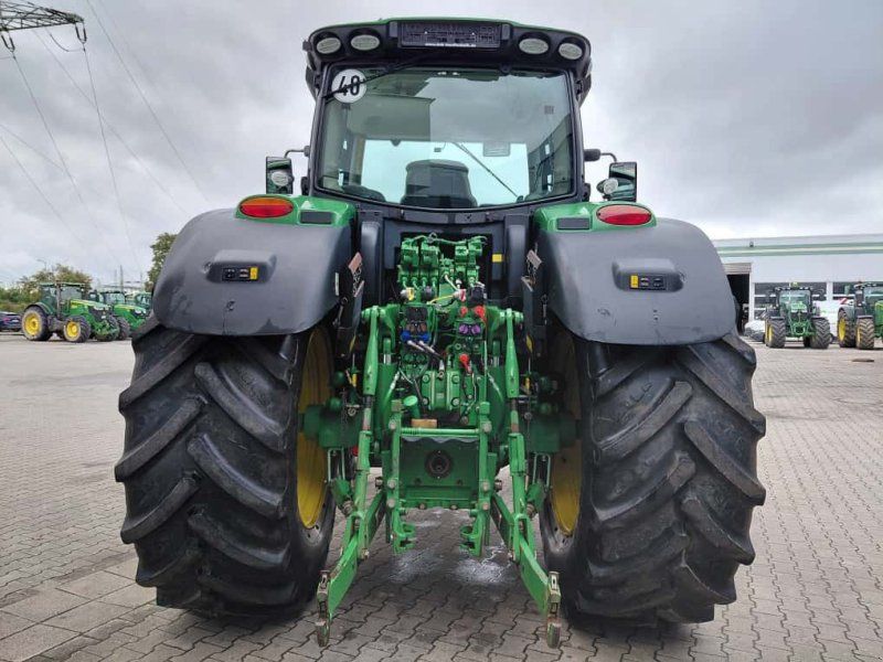 John Deere 6215R