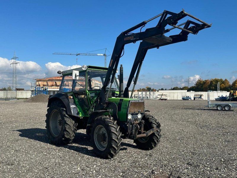 Deutz-Fahr DX 4.50 mit Frontlader und Fronthydraulik