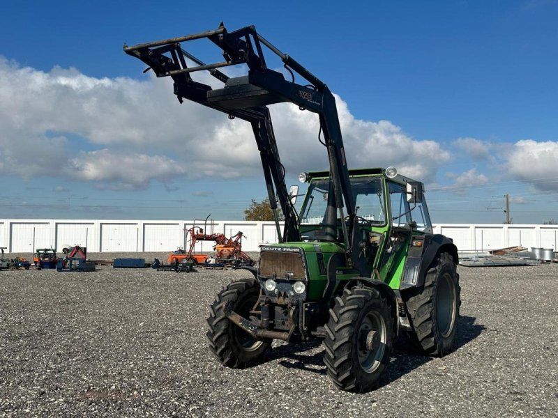 Deutz-Fahr DX 4.50 mit Frontlader und Fronthydraulik