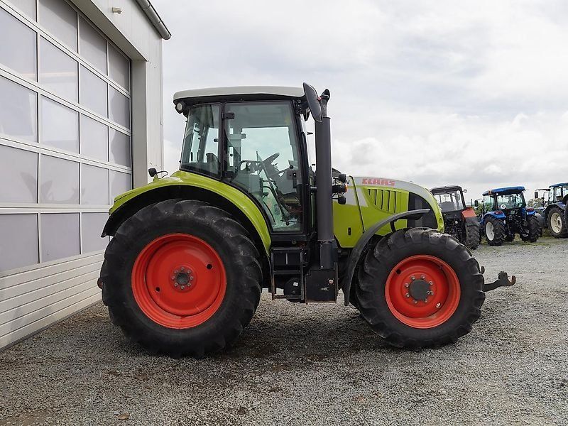 Claas Arion 530