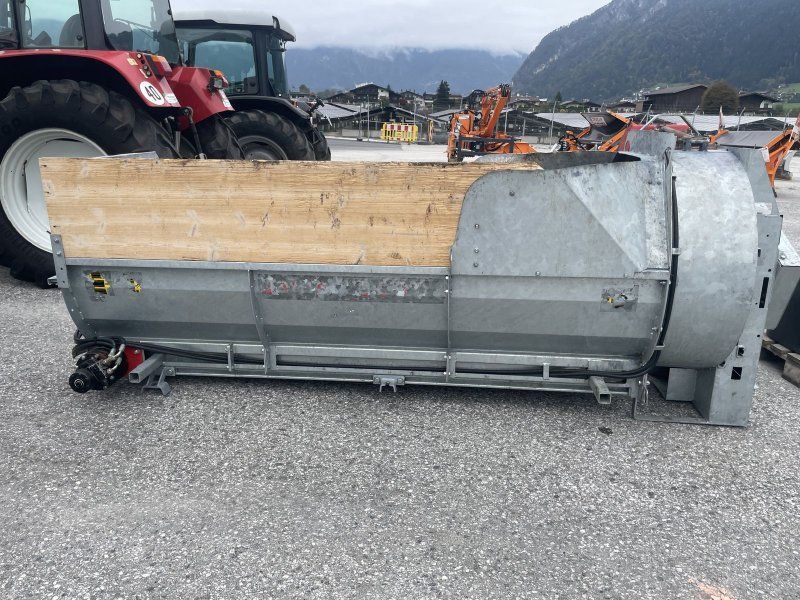 Aufbauseitenstreuer zu Reform T8 m. langem Radst