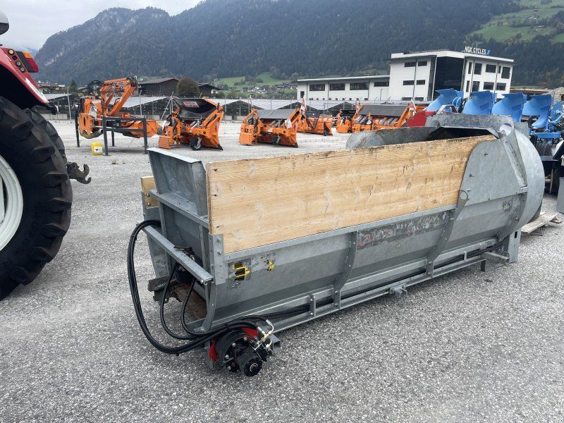 Aufbauseitenstreuer zu Reform T8 m. langem Radst