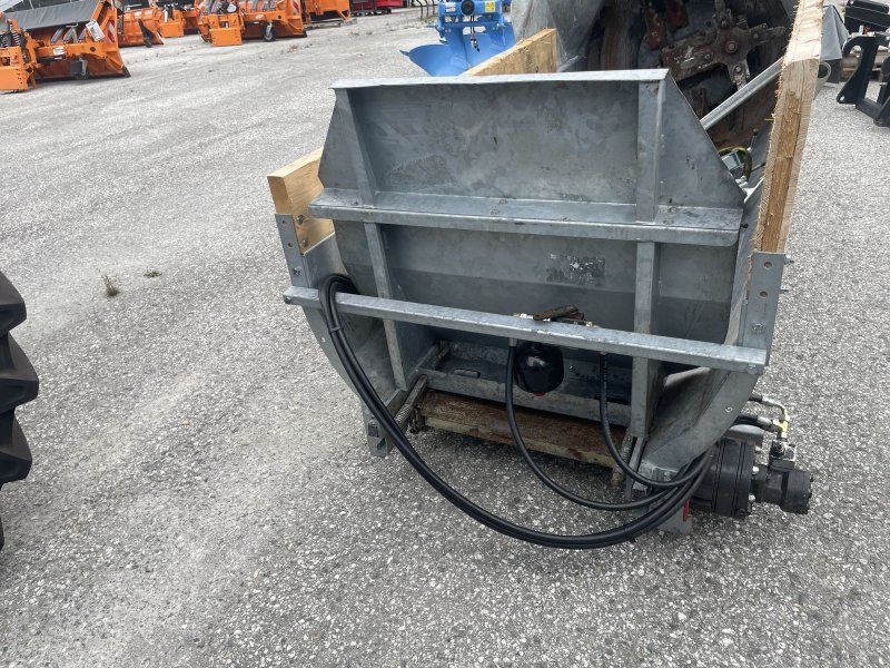 Aufbauseitenstreuer zu Reform T8 m. langem Radst