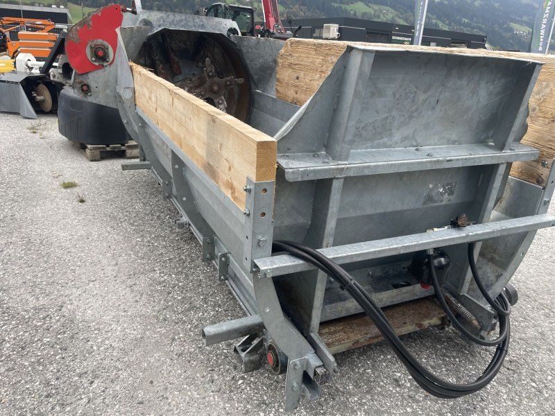 Aufbauseitenstreuer zu Reform T8 m. langem Radst