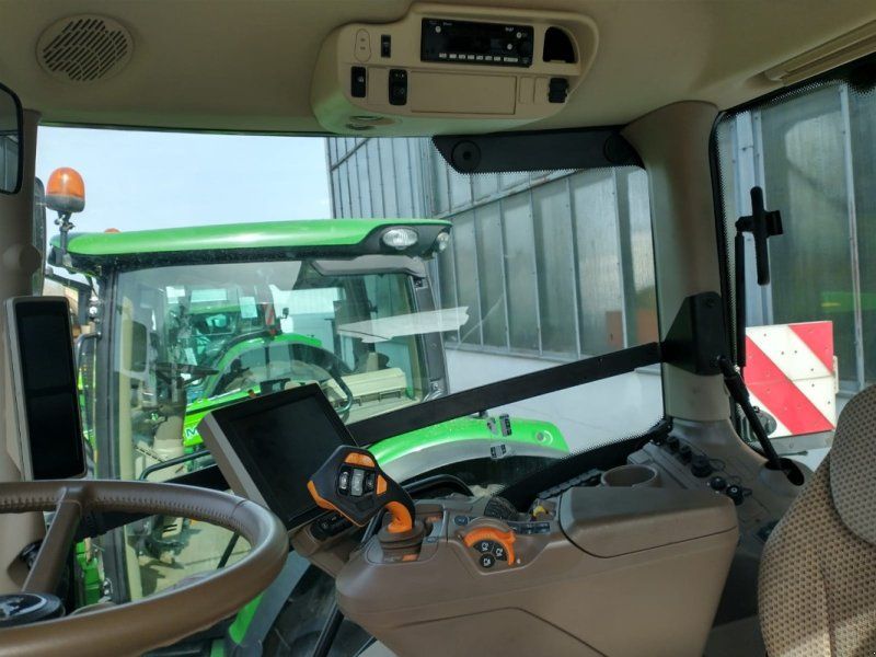 John Deere 6R230