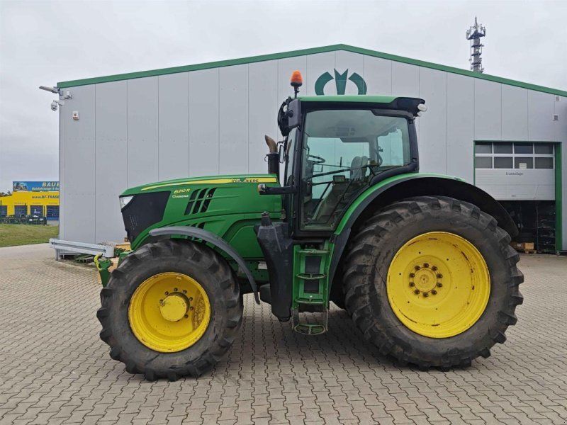 John Deere 6210R