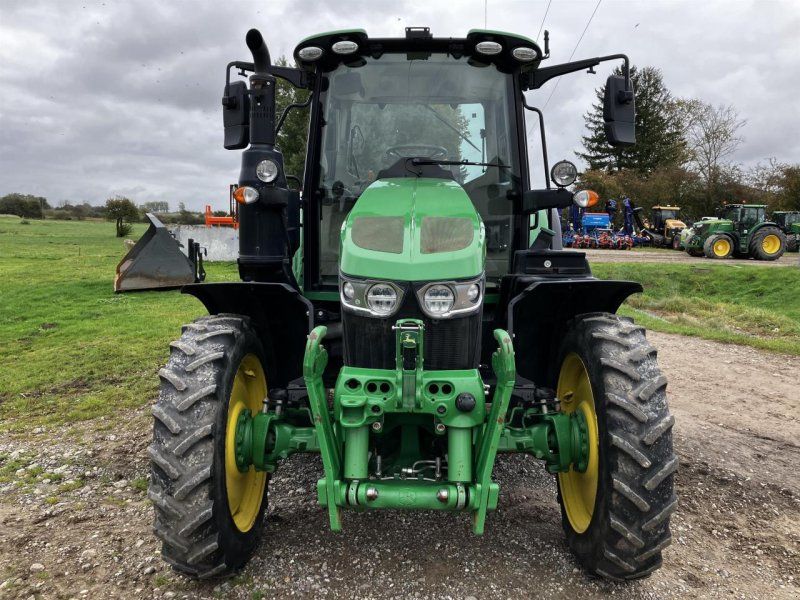 John Deere 6120M