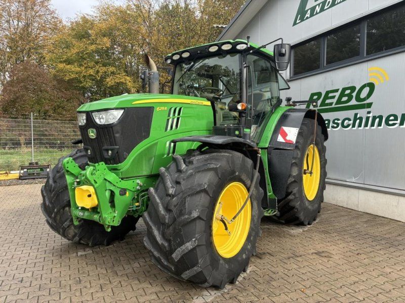 John Deere 6215R
