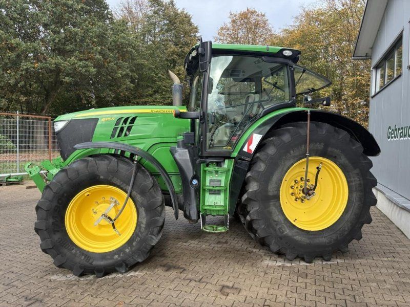 John Deere 6215R