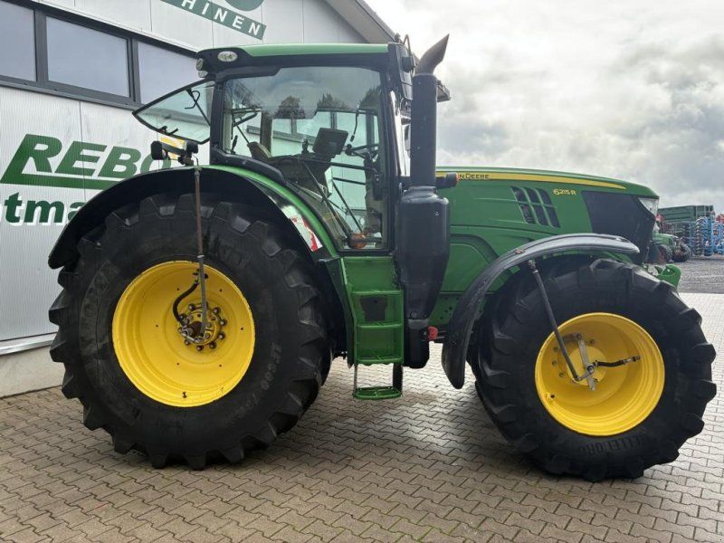 John Deere 6215R