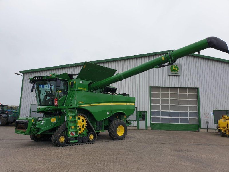 John Deere S770