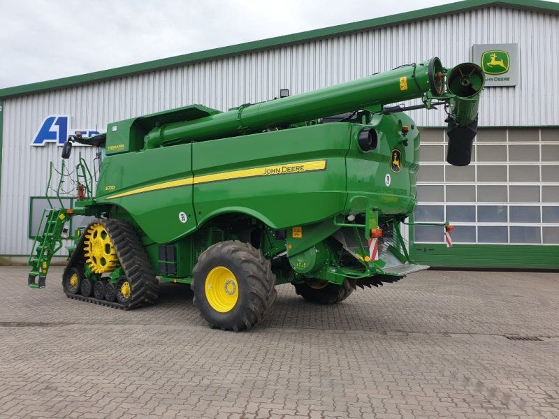 John Deere S770