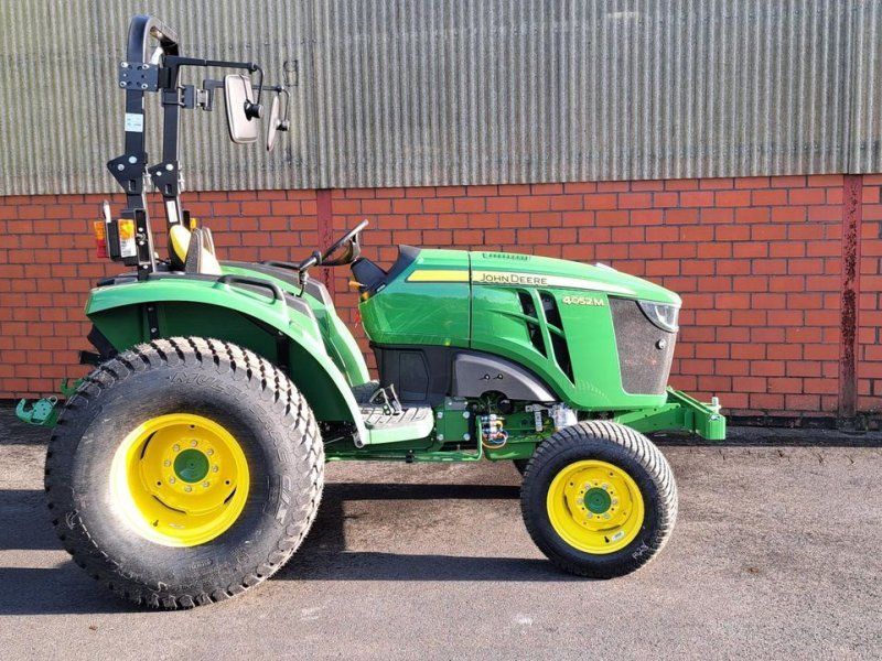 John Deere 4052M