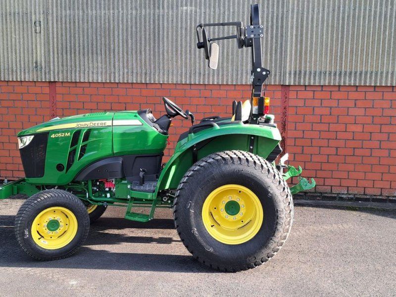 John Deere 4052M