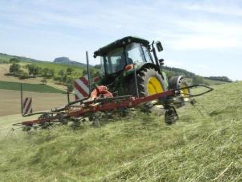 Deutz-Fahr Kreiselheuer rot, 6 m Arbeitsbreite