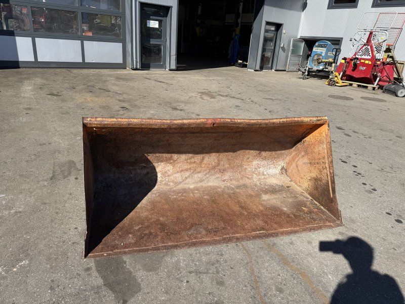 Hauer Frontladerschaufel 200cm mit aufnahme