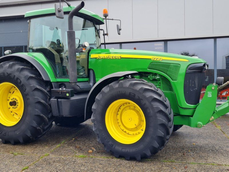 John Deere 8220 POWER SHIFT