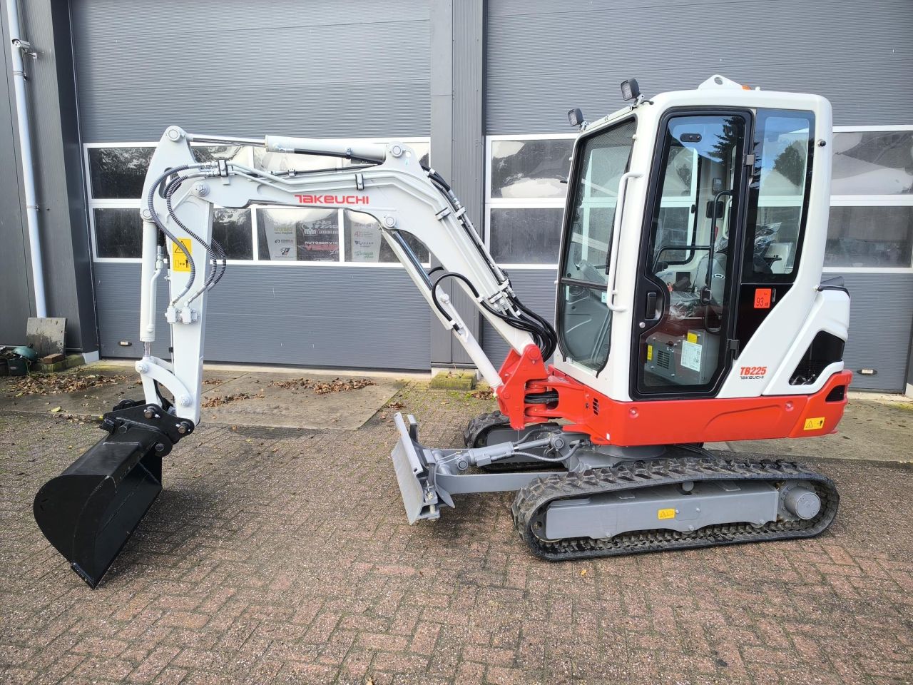TAKEUCHI TB225