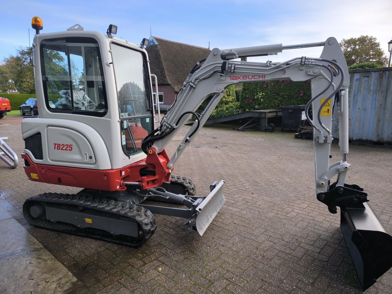 TAKEUCHI TB225