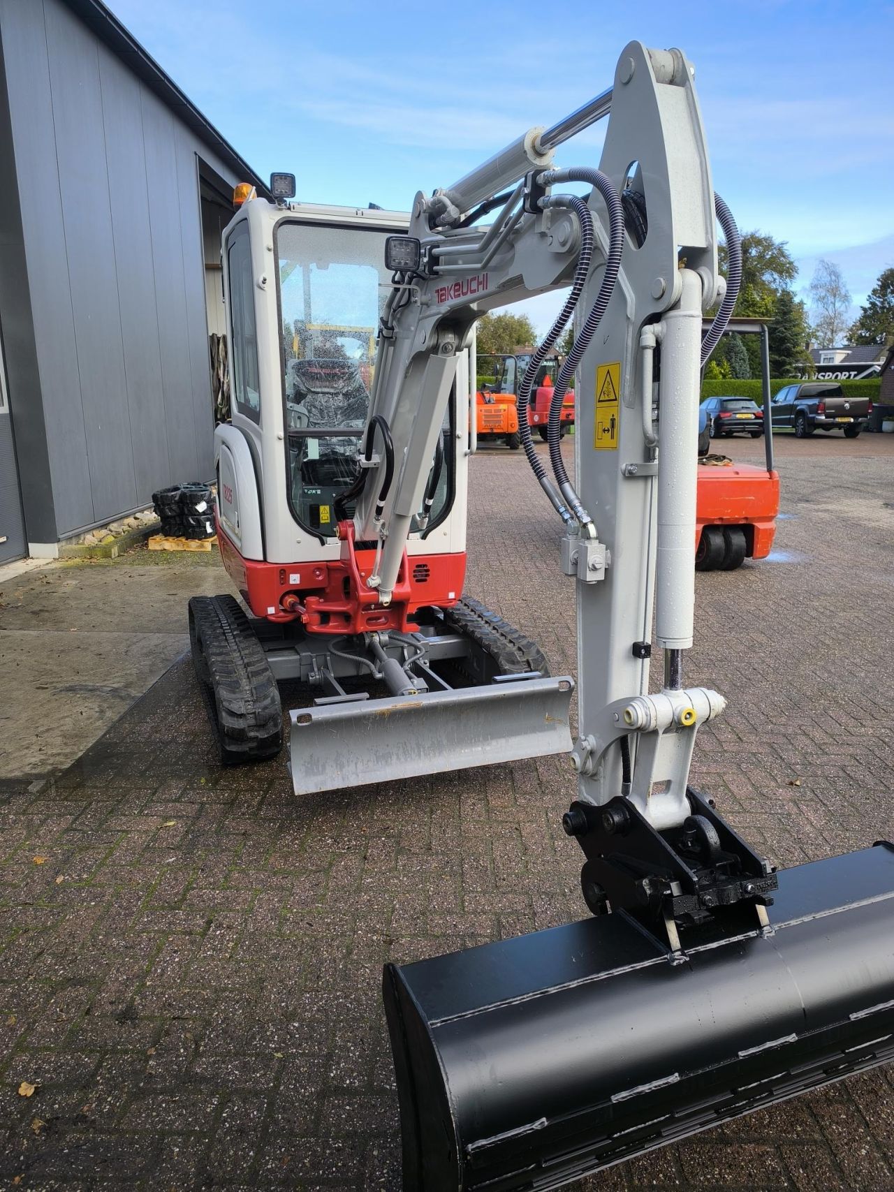TAKEUCHI TB225