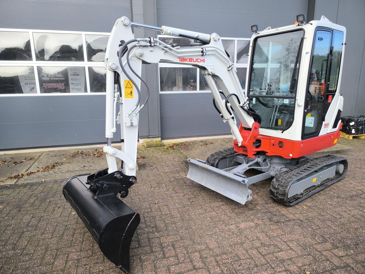 TAKEUCHI TB225