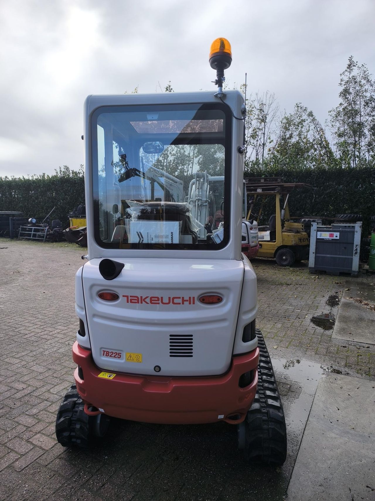 TAKEUCHI TB225