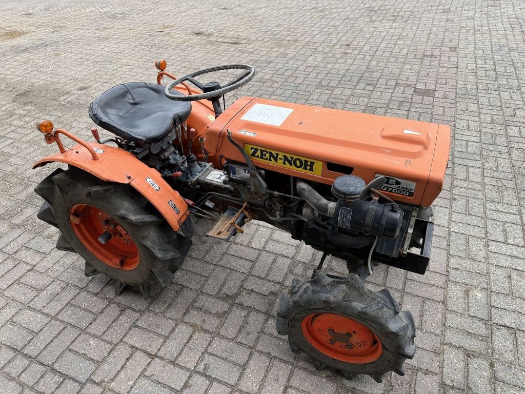 Kubota B7000 4WD minitractor