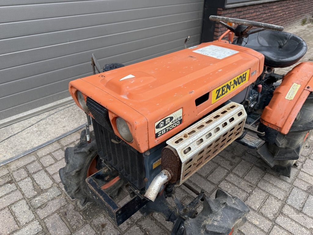 Kubota B7000 4WD minitractor
