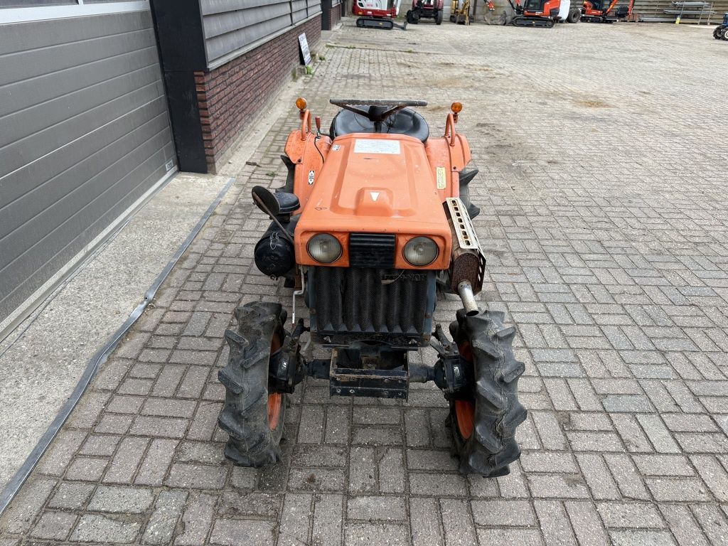 Kubota B7000 4WD minitractor