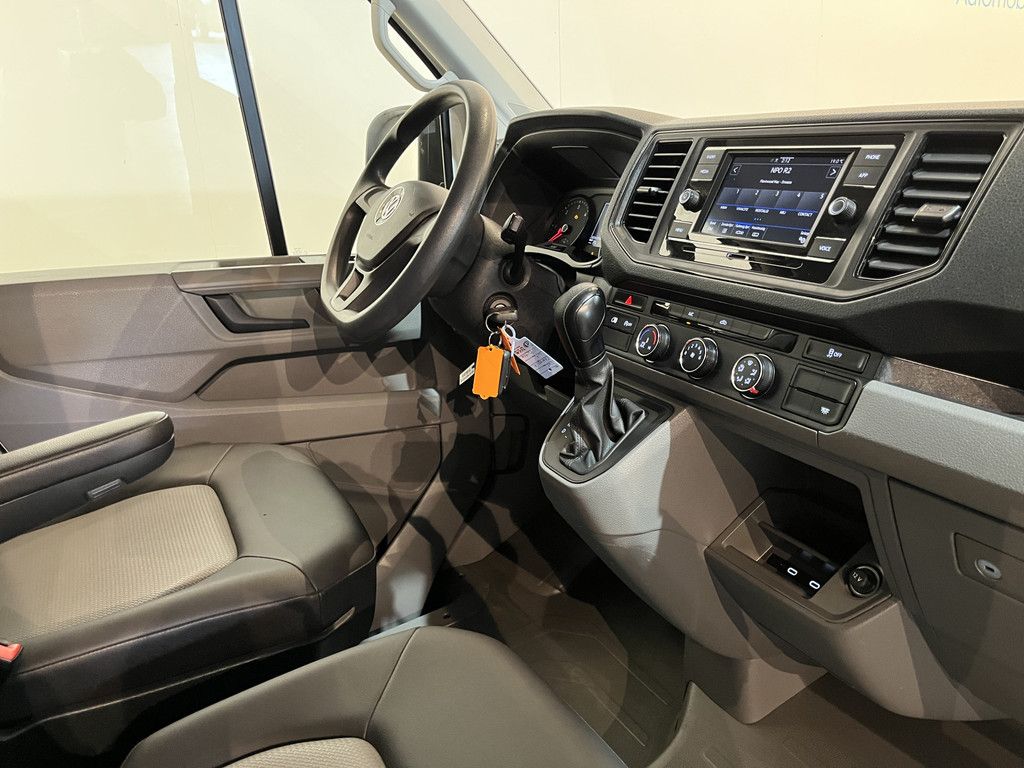 Volkswagen Crafter 35 2.0 TDI L3H3 140 PK Automaat / Euro 6 / Airco / Trekhaak 3000 KG / Cruise Control / Camera / CarPlay / 3-Zits / 83.000 KM !!