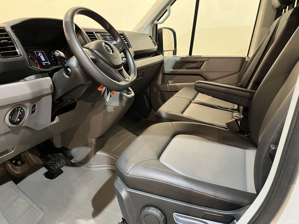 Volkswagen Crafter 35 2.0 TDI L3H3 140 PK Automaat / Euro 6 / Airco / Trekhaak 3000 KG / Cruise Control / Camera / CarPlay / 3-Zits / 83.000 KM !!