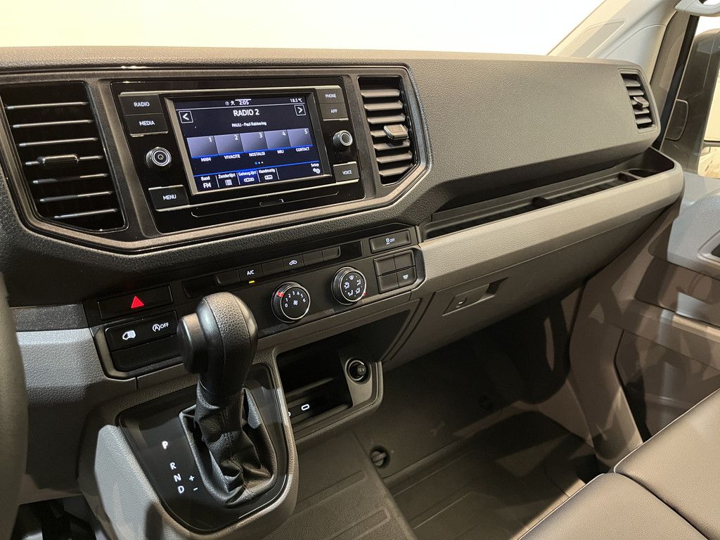 Volkswagen Crafter 35 2.0 TDI L3H3 140 PK Automaat / Euro 6 / Airco / Trekhaak 3000 KG / Cruise Control / Camera / CarPlay / 3-Zits / 83.000 KM !!