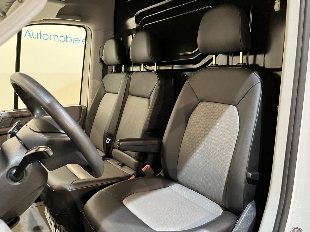 Volkswagen Crafter 35 2.0 TDI L3H3 140 PK Automaat / Euro 6 / Airco / Trekhaak 3000 KG / Cruise Control / Camera / CarPlay / 3-Zits / 83.000 KM !!