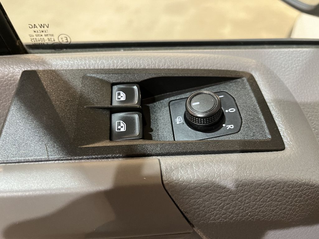 Volkswagen Crafter 35 2.0 TDI L3H3 140 PK Automaat / Euro 6 / Airco / Trekhaak 3000 KG / Cruise Control / Camera / CarPlay / 3-Zits / 83.000 KM !!