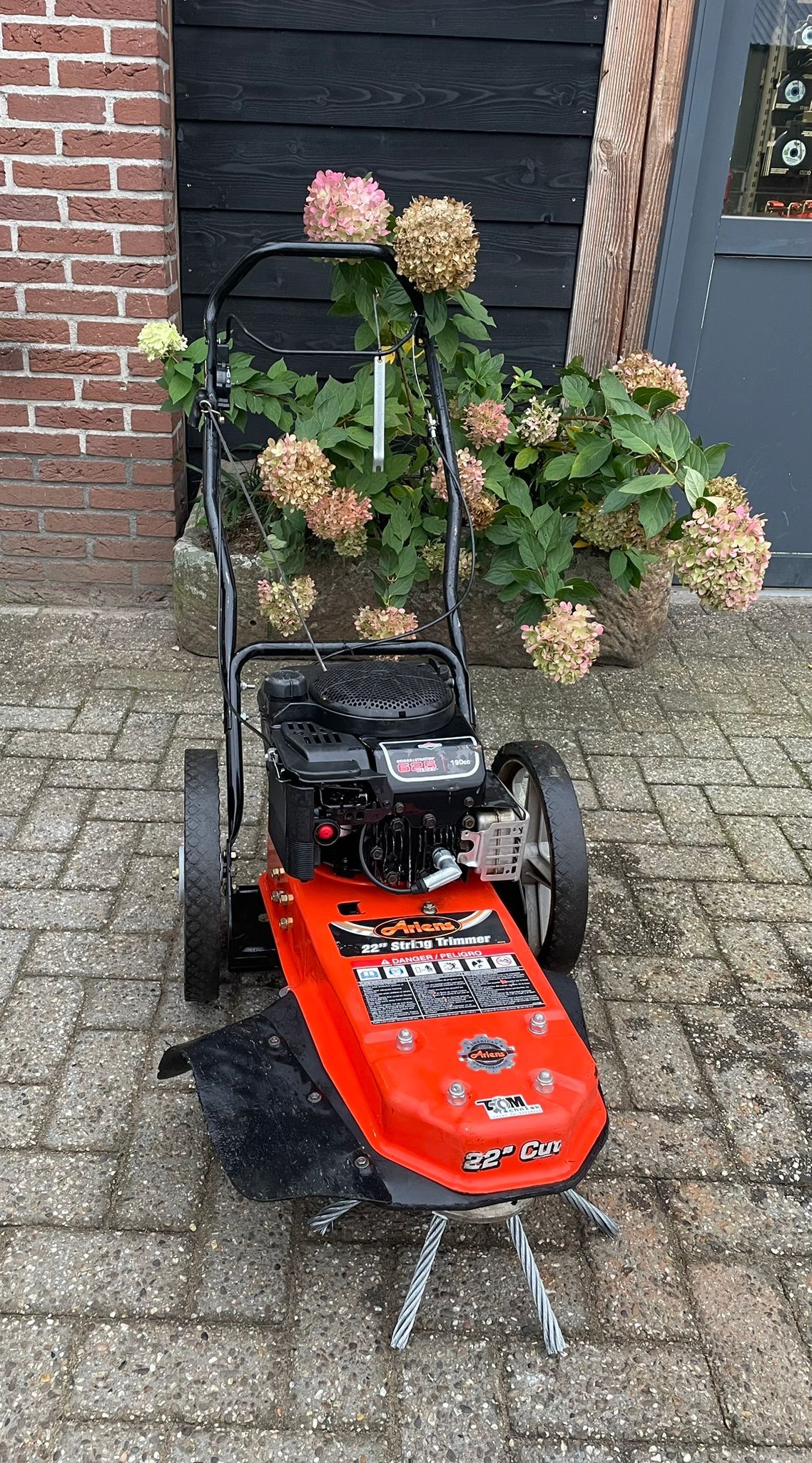 Ariens borstel machine.