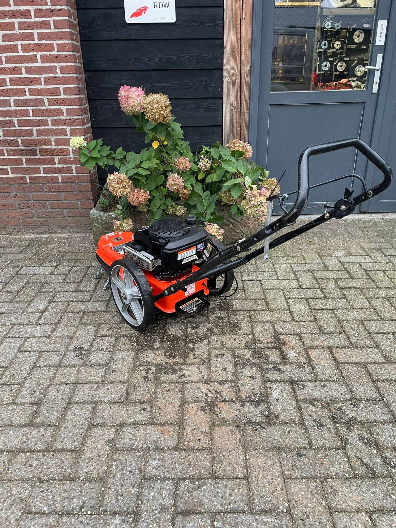 Ariens borstel machine.