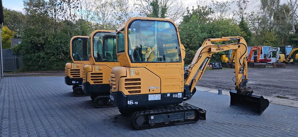 Hyundai R16-9