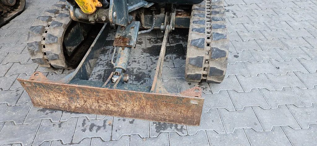 Hyundai R16-9