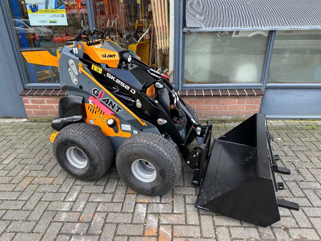 Giant Giant SK252 skid