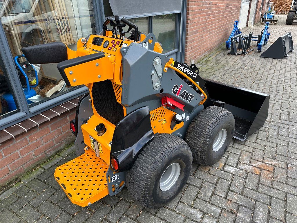 Giant Giant SK252 skid