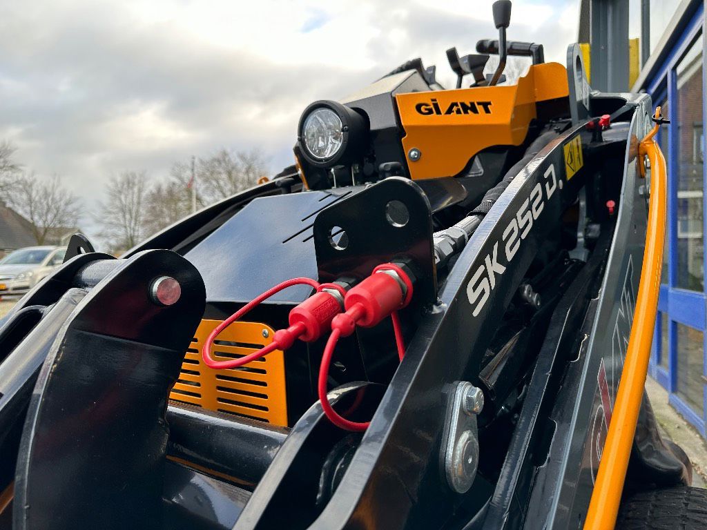 Giant Giant SK252 skid