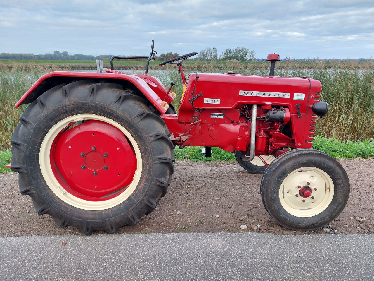 Mc Cormick D-219 mooie trekker