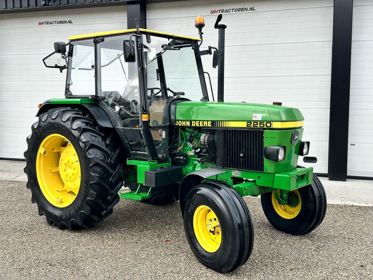 TE KOOP: zeer nette JOHN DEERE 2250