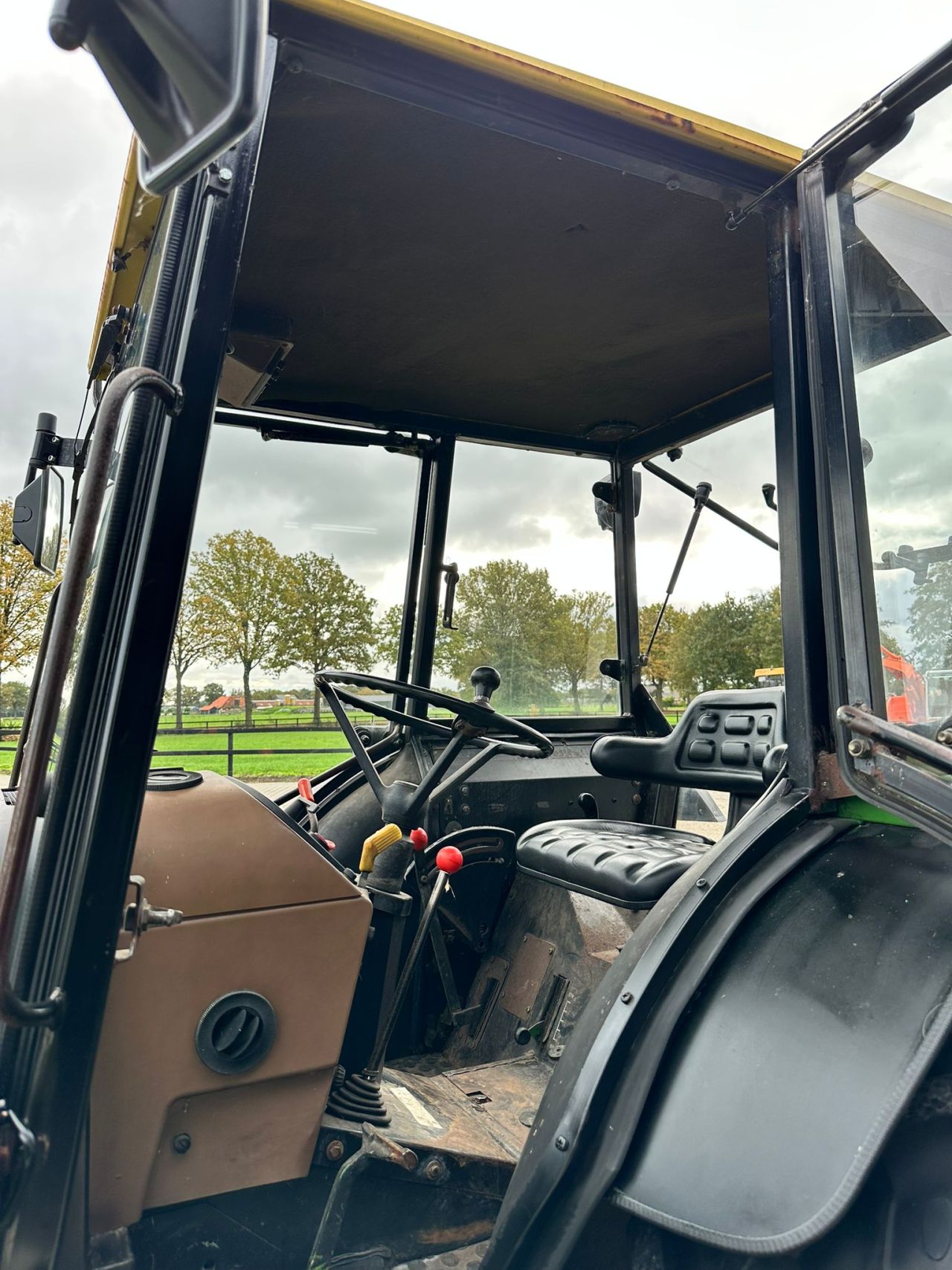 TE KOOP: zeer nette JOHN DEERE 2250
