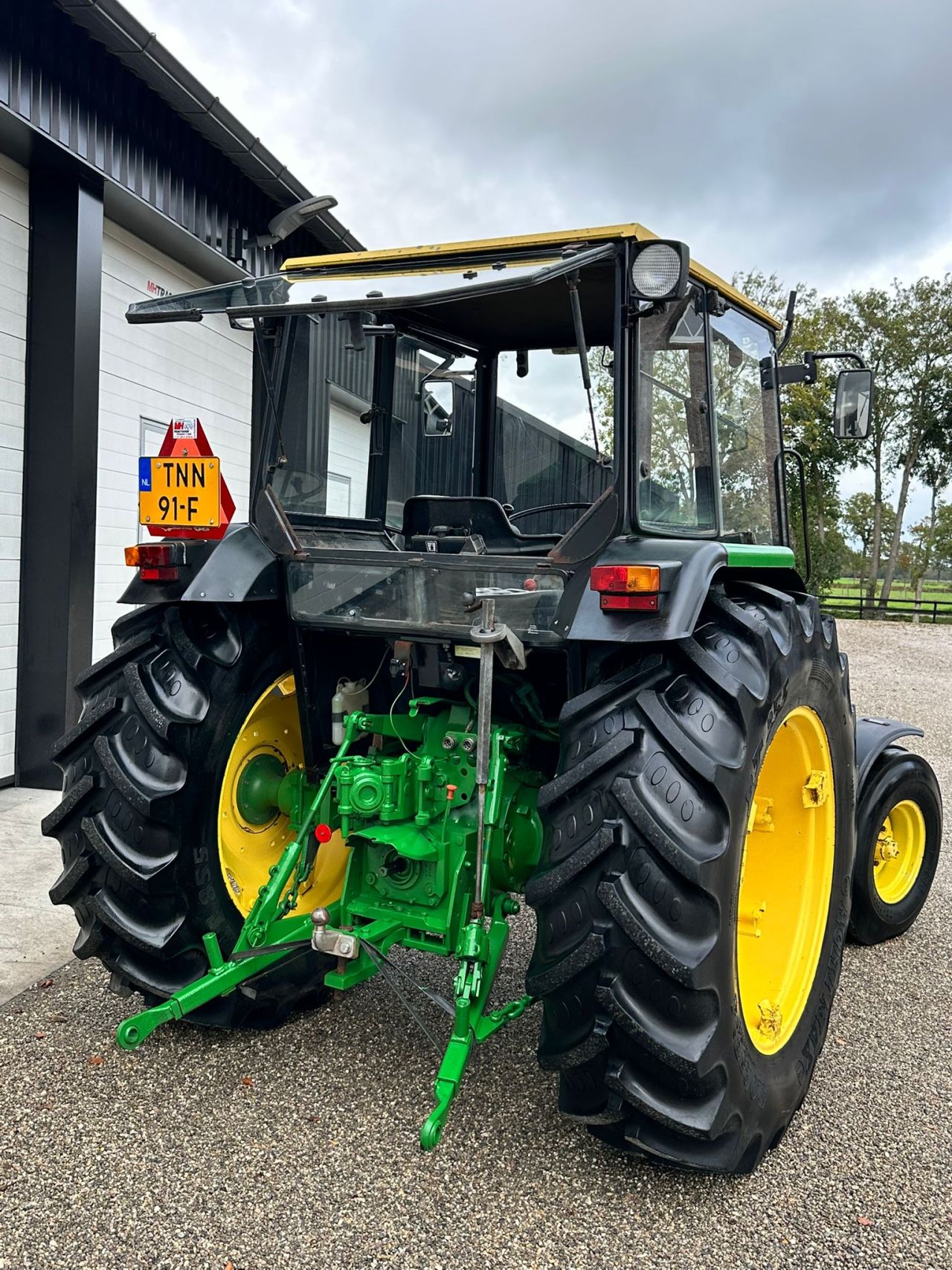 TE KOOP: zeer nette JOHN DEERE 2250