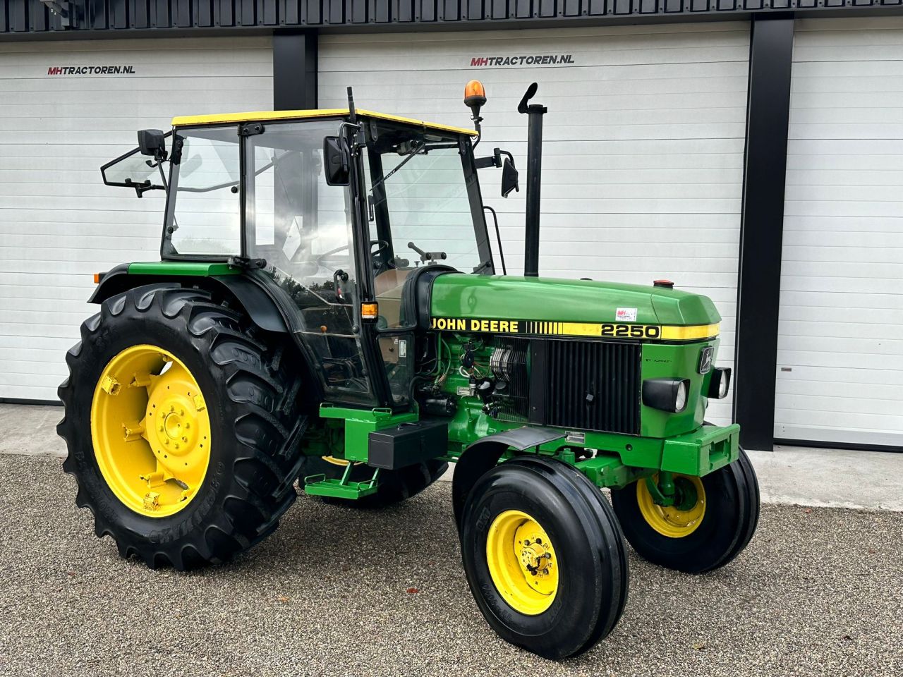 TE KOOP: zeer nette JOHN DEERE 2250