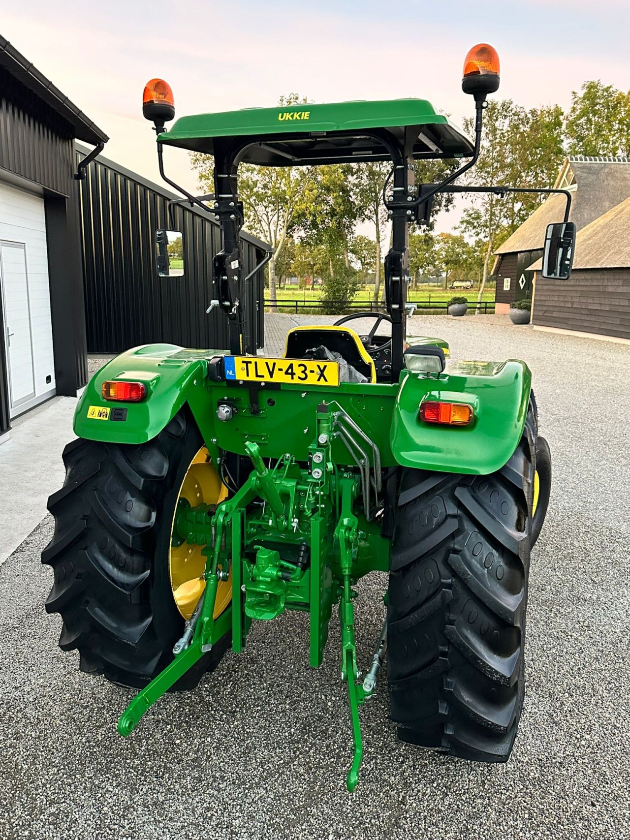 TE KOOP: zeer nette JOHN DEERE 5055