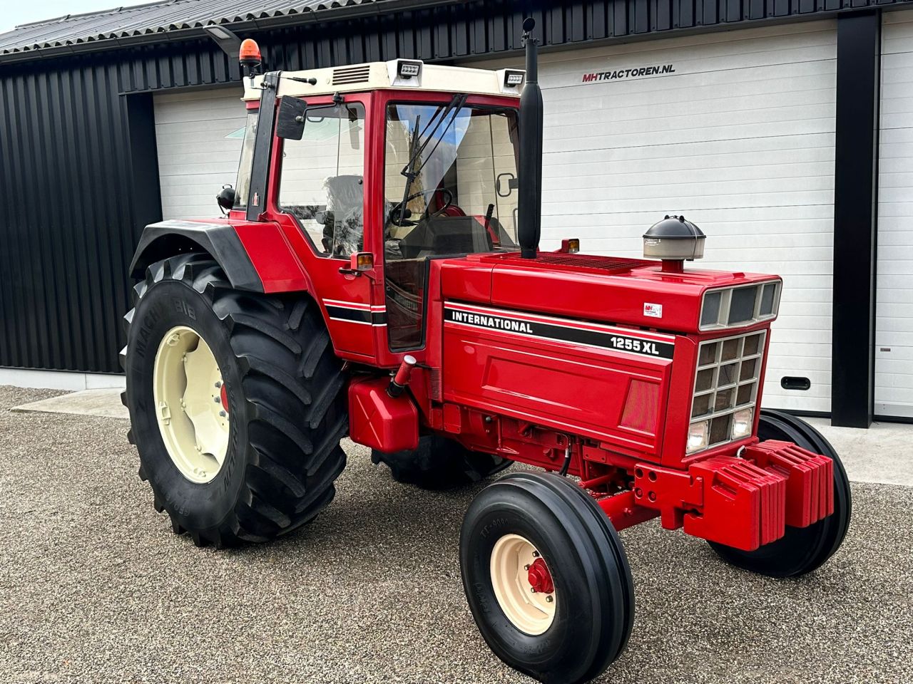 TE KOOP: zeer nette INTERNATIONAL 1255