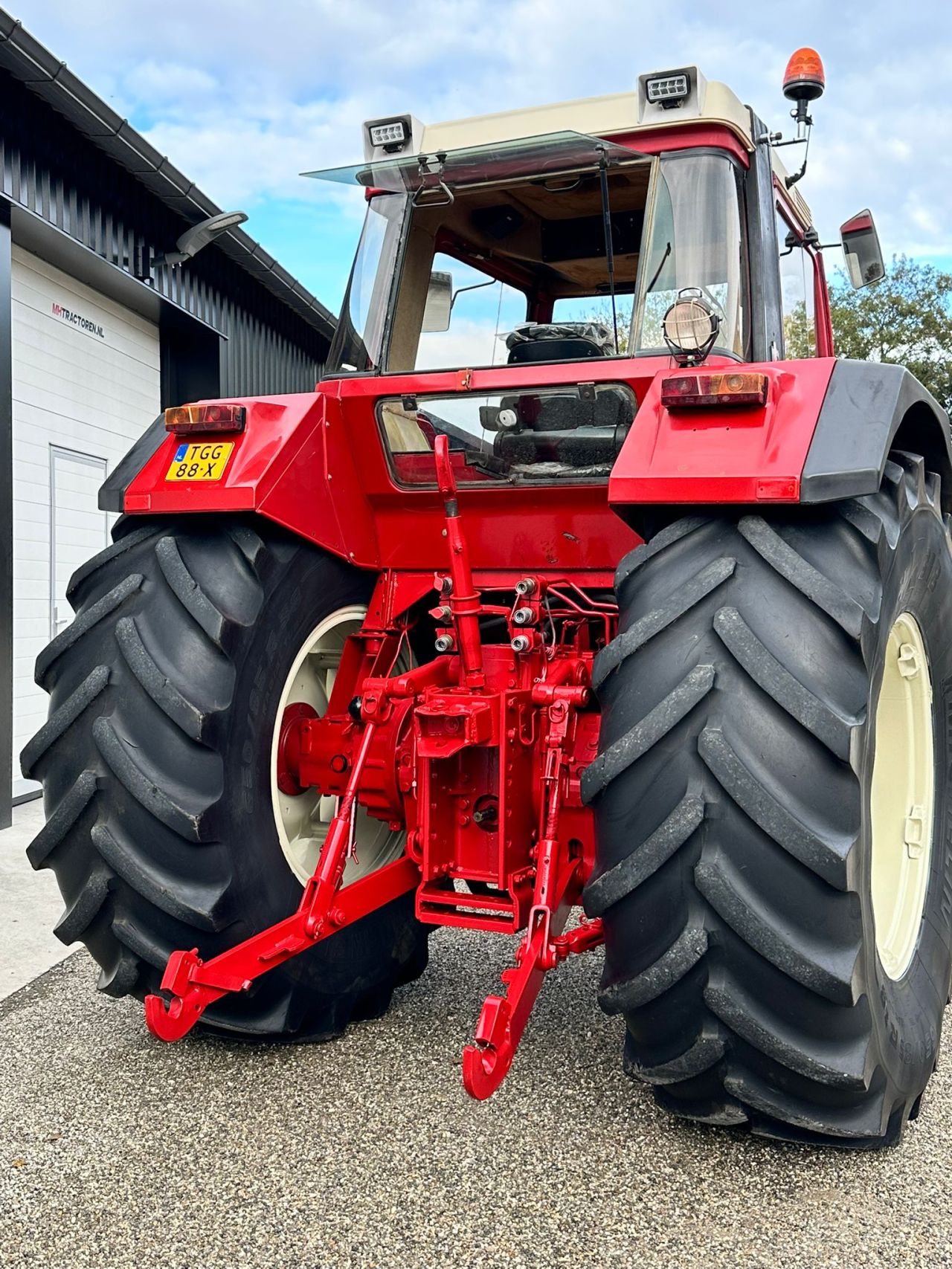 TE KOOP: zeer nette INTERNATIONAL 1255
